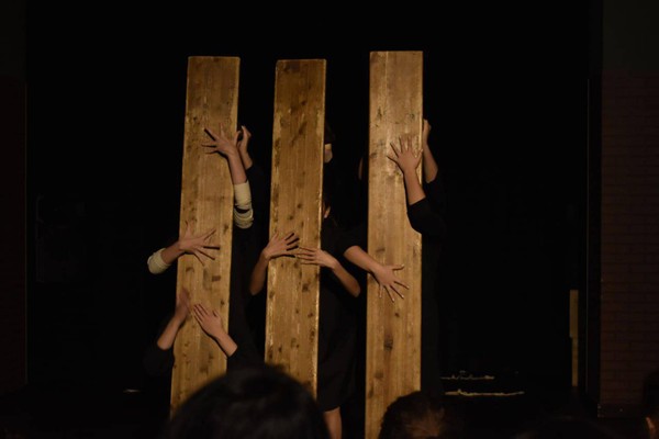 Спектакль «Перелистывая страницы»