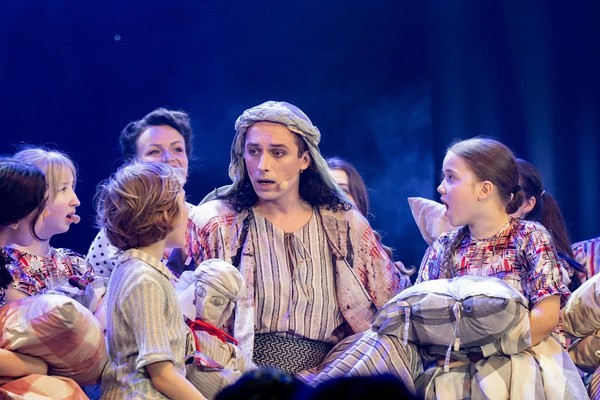 Иосиф и его удивительный плащ снов