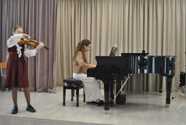 Концерт «Весенние этюды» учащихся класса скрипки