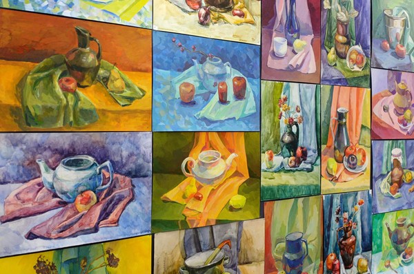 Выставка «Этюд натюрморта с драпировкой»