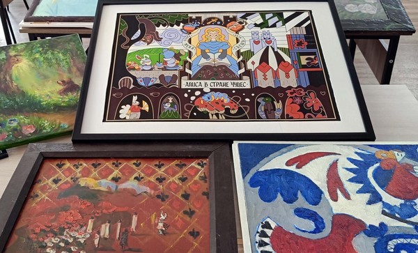 Выставка «Алиса в стране чудес и другие»