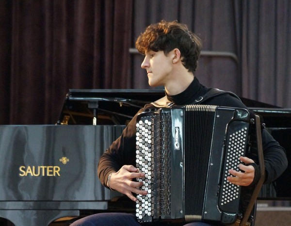 Мастер-класс «Работа с произведениями крупной формы в классе баяна, аккордеона»