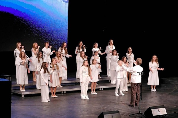 «Рождению коллектива»