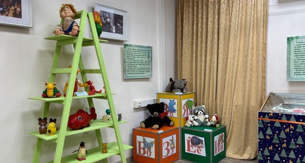 Экскурсия по выставке «Мир детских сокровищ»