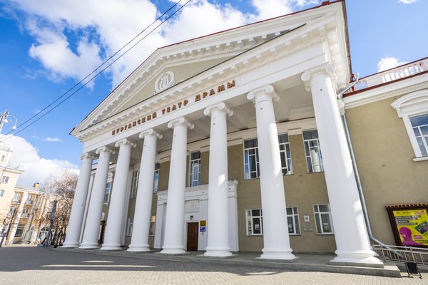 Спектакль «Шинель»