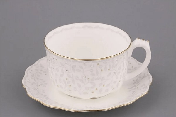 Фарфоровая чашка