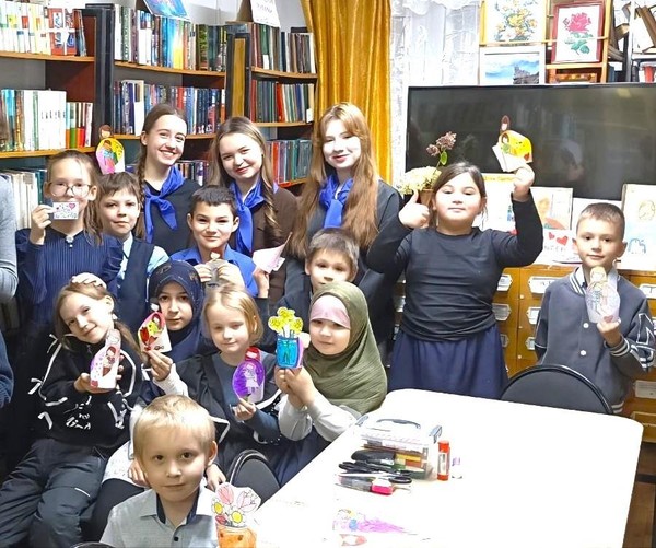 Творческий час «Маме к празднику весны»