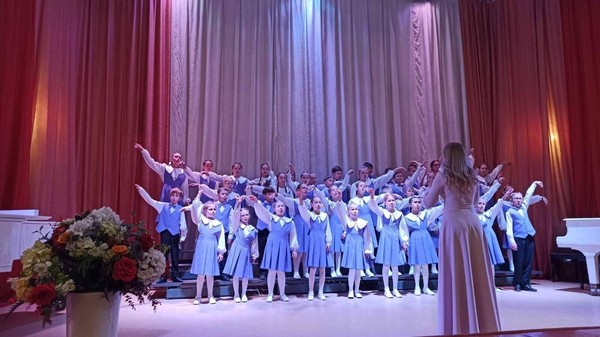 С ЛЮБОВЬЮ К МУЗЫКЕ И К ВАМ