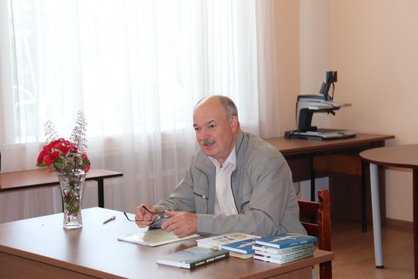 Творческая встреча с поэтом И. А. Щёлоковым: к Международному женскому дню