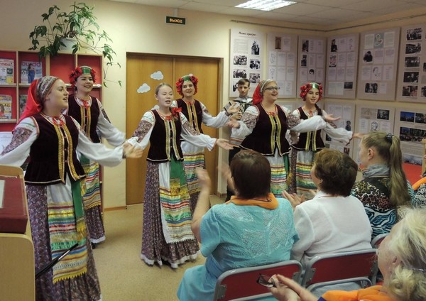 Литературно-музыкальная гостиная «Женское лицо Победы»