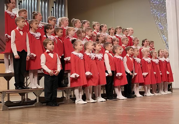 «Земля красива добротою мам...»