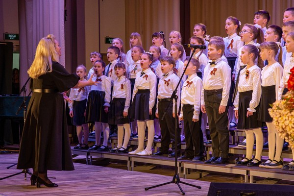 «Прекрасен мир поющий»