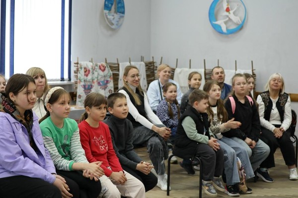 Познавательно–игровая программа «Отвага и красота: семейный калейдоскоп к праздникам»