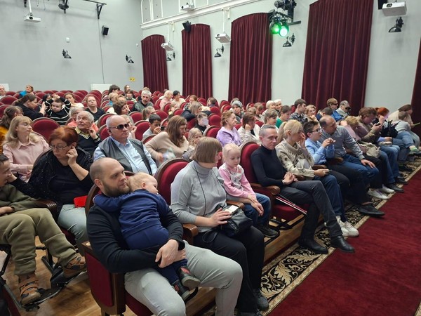 Просмотр документального фильма «Век другими глазами» с тифлокомментарием