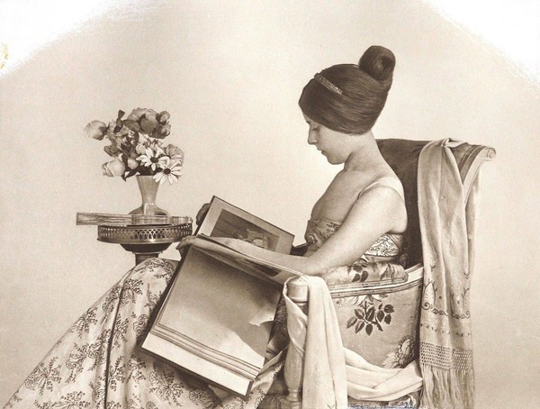 Программа «Она – в каждом слове: писатели, воспевавшие женщин»