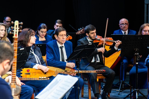 «Пусть музыка звучит!»