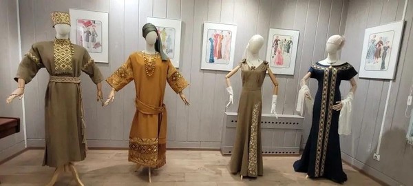 Выставка «Женщина и ее платье»