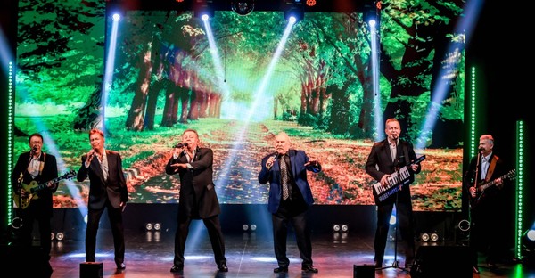 Концертная программа ВИА «Стожары» «В кругу друзей!»