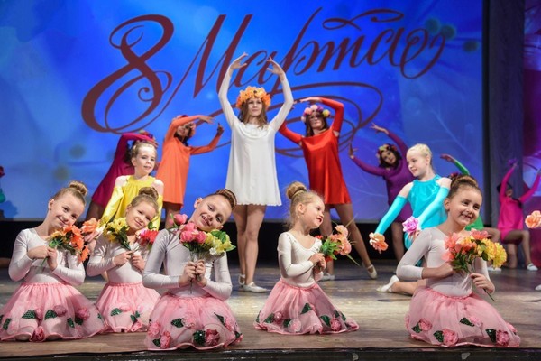 Праздничная программа «Для самых очаровательных!»