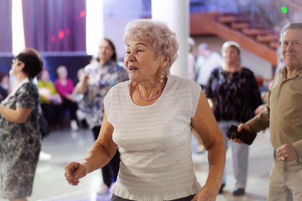 Танцевальная программа «Весенние ритмы»