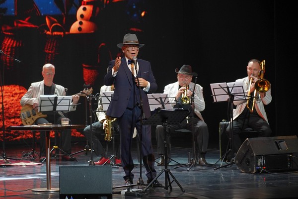 Программа «Большой джаз в клубе «Революция»