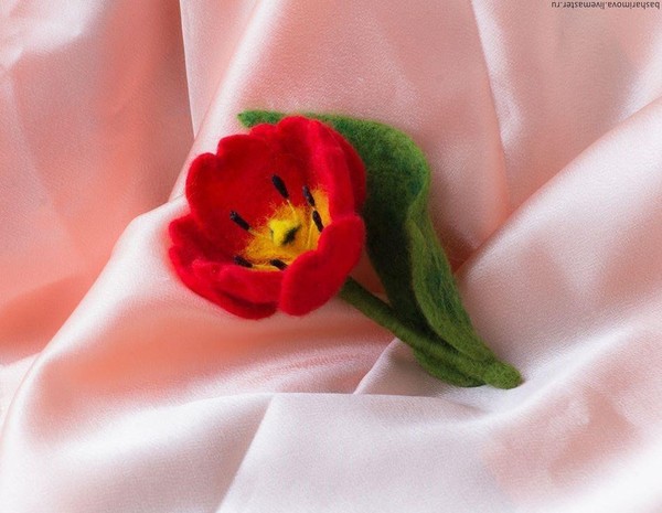 Мастер-класс по войлоковалянию Брошь «Тюльпан»