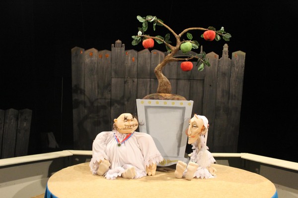 Спектакль «Как один мужик двух генералов прокормил»