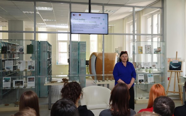 Информационно-просветительский час «Ступени, ведущие вниз»