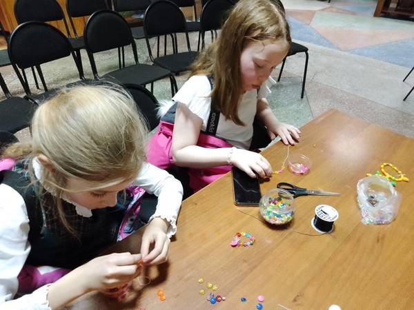 Практическое занятие «Сюрприз. Колье из бусин»