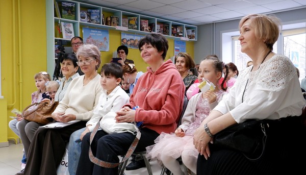 Литературно-музыкальная гостиная «Чудесный день — 8 марта»