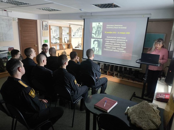 Патриотическая лекция «Женские судьбы на войне»