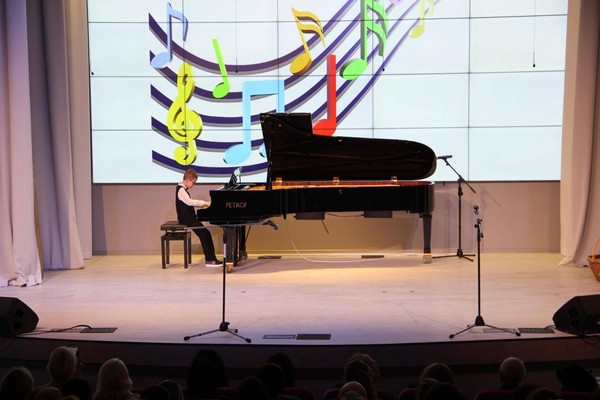 Академический концерт фортепианной музыки «Милым и родным»