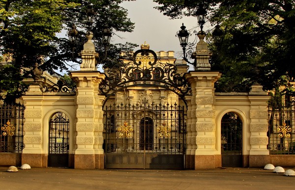 Ярмарка льготных билетов к Международному женскому дню