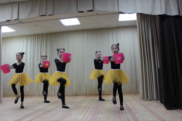 «Весна, цветы и комплименты». Праздничный концерт