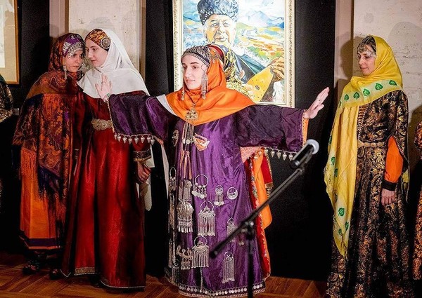 Выставка «Женские образы в культурном пространстве Дагестана: от истоков к современности»