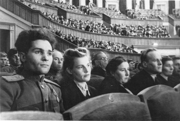 Лекция «Театр – фронту»