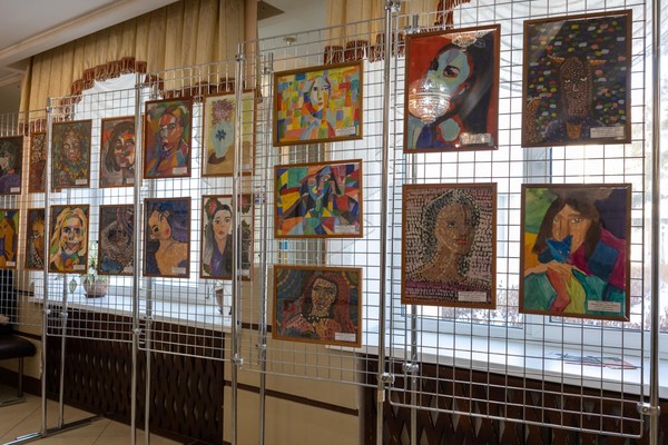 Выставка детского изобразительного искусства «8 Марта»