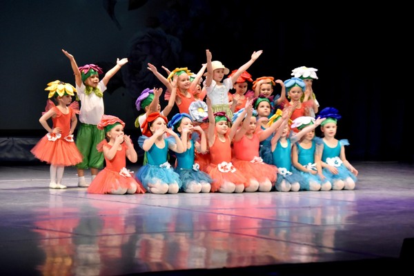 Концертная программа «Подарок маме»