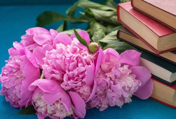 Литературно-музыкальная программа «И пусть цветы украсят праздник!»