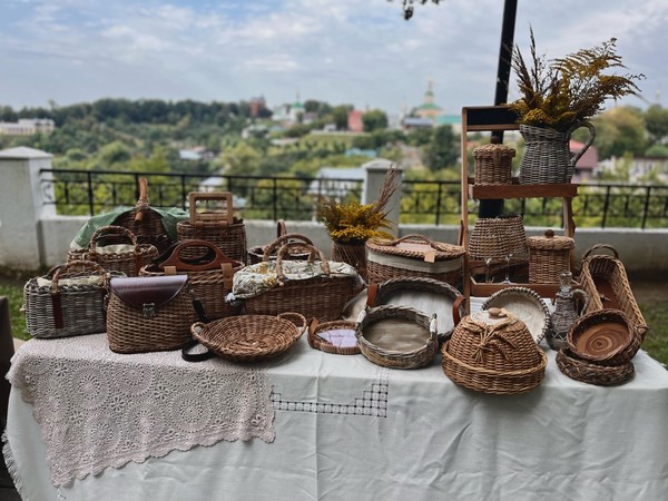 Выставка «Переплетения»