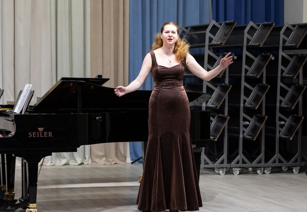 Два кота и одна кошечка