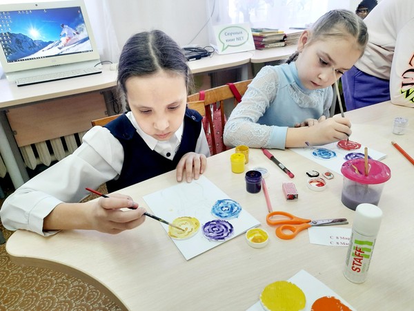 Литературно творческий час «Подари улыбку маме»