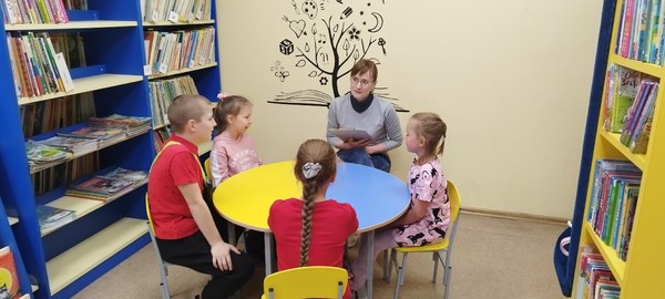 Литературно-творческий час «Весенние улыбки»