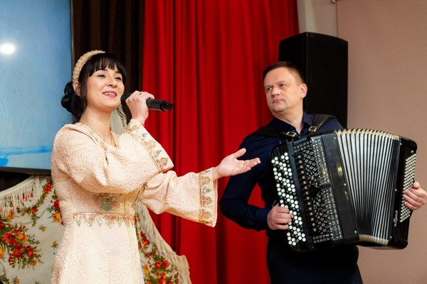 Праздничная программа «Под знаком весны и красоты»