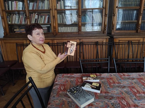 Литературный уголок «Женщина — радость, женщина — свет»