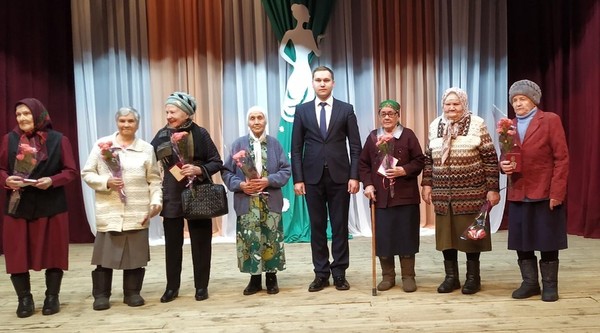 Праздничный концерт «Букет прекрасных поздравлений»