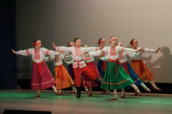 Праздничный концерт «Все цветы и песни вам!», посвящённый Международному женскому дню