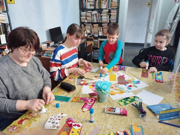 Мастер-класс «Праздничная открытка для самых красивых и любимых»