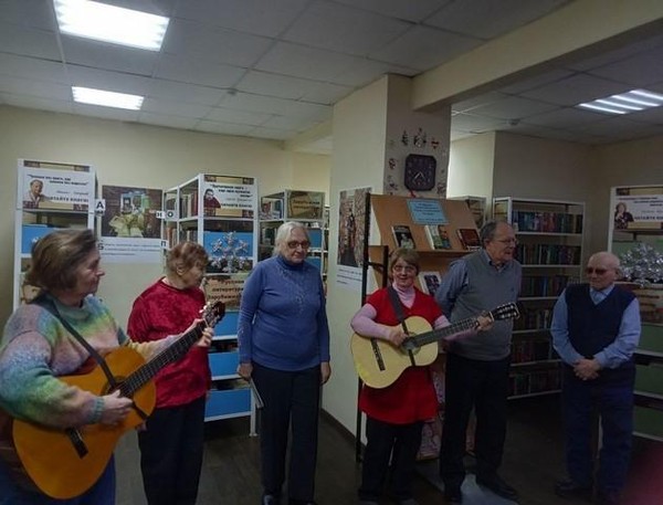 Литературно-музыкальная гостиная «Праздник весны, цветов и любви»