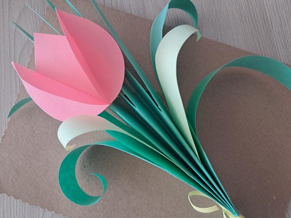 Праздничное поздравление. Тюльпан